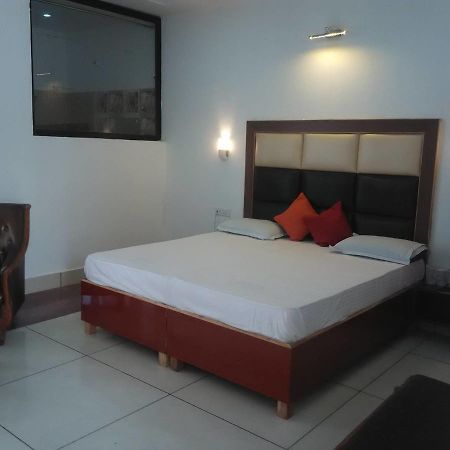Hotel Kings Retreat Patiāla Extérieur photo