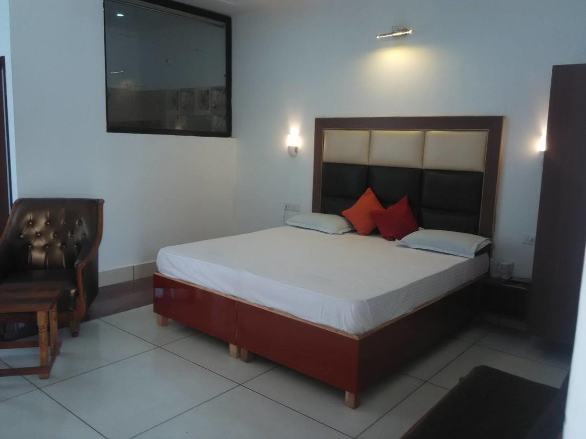 Hotel Kings Retreat Patiāla Extérieur photo