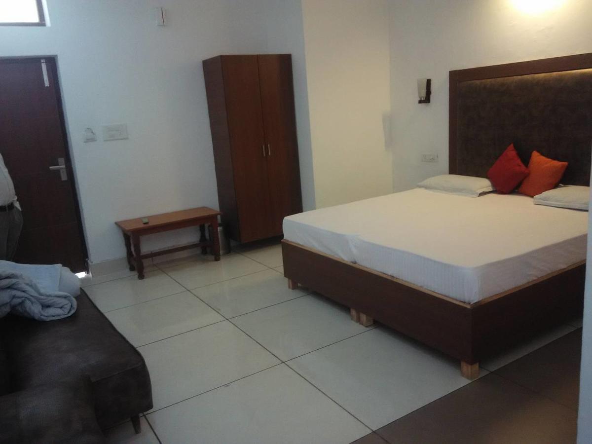Hotel Kings Retreat Patiāla Extérieur photo