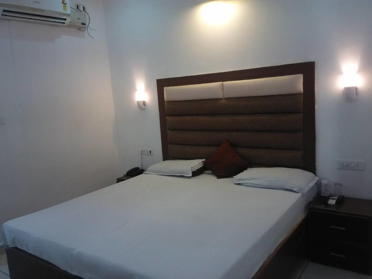 Hotel Kings Retreat Patiāla Extérieur photo